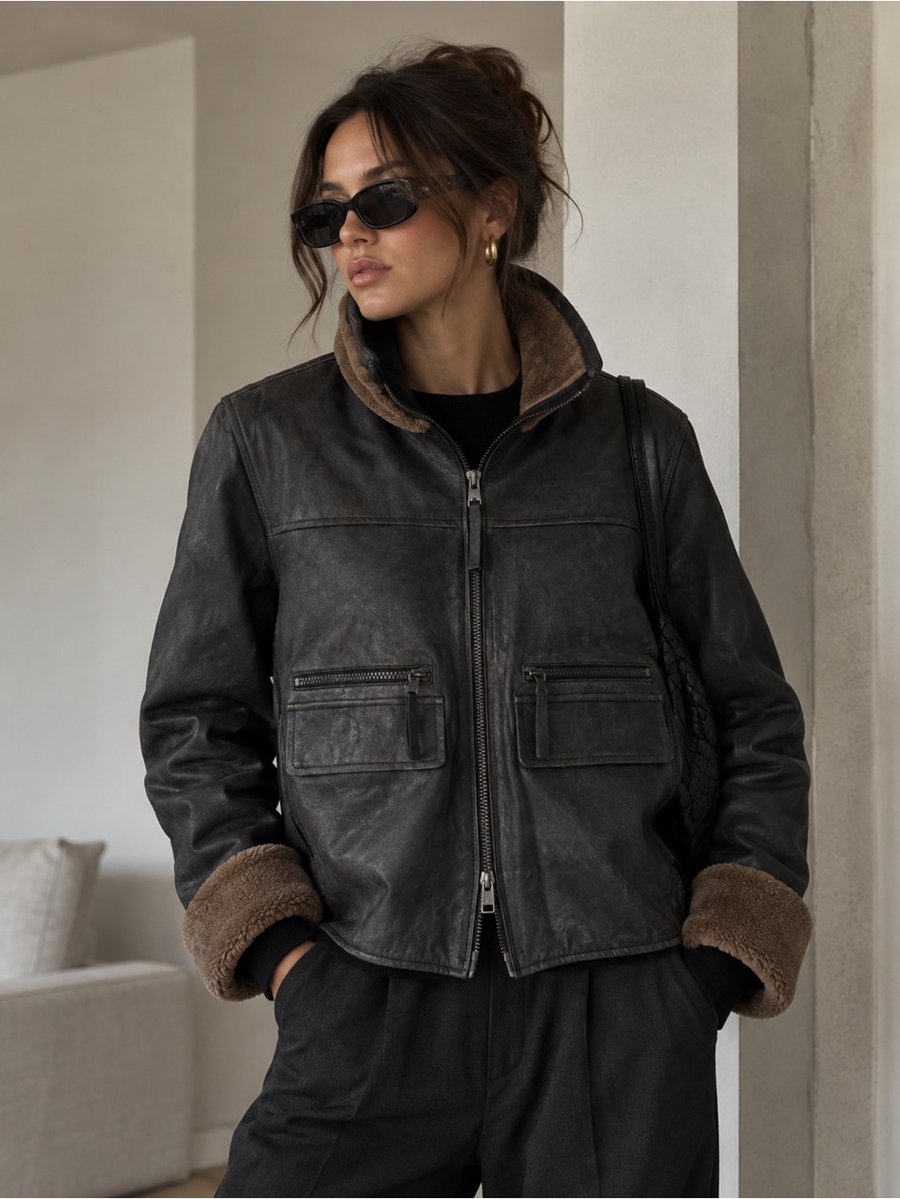 CORPUS WOMEN’S BLACK LEATHER BROWN SHERPA TRIM BOMBER JACKET MEDIUM